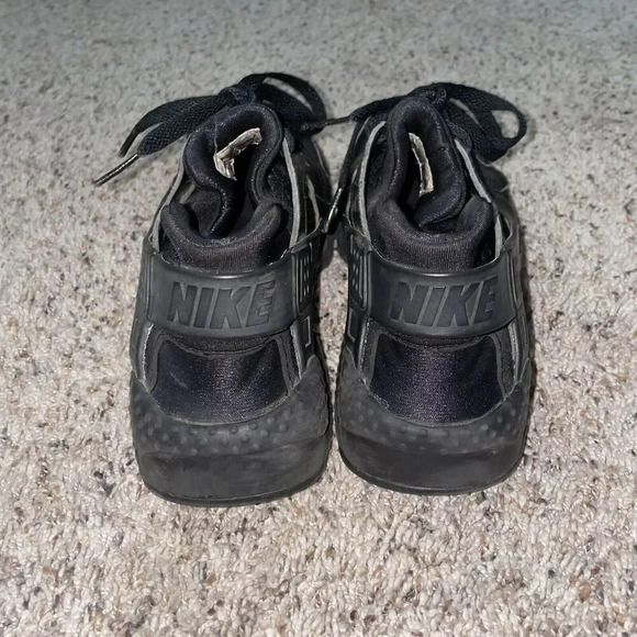 Nike Huarache Run GS Triple Black Sneakers 654275-016 Size 6.5Y / Women's 8 - Picture 5 of 9